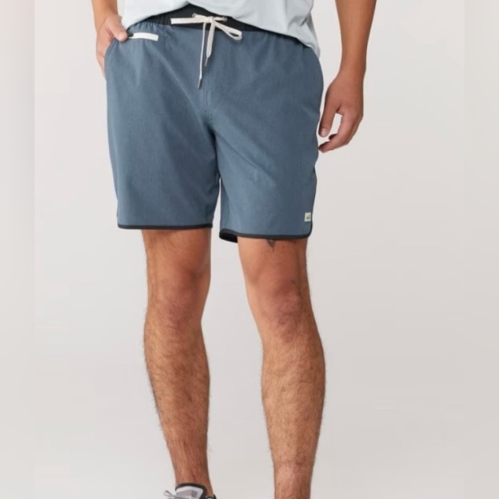 Vuori Banks Men’s Shorts Gray Size Small